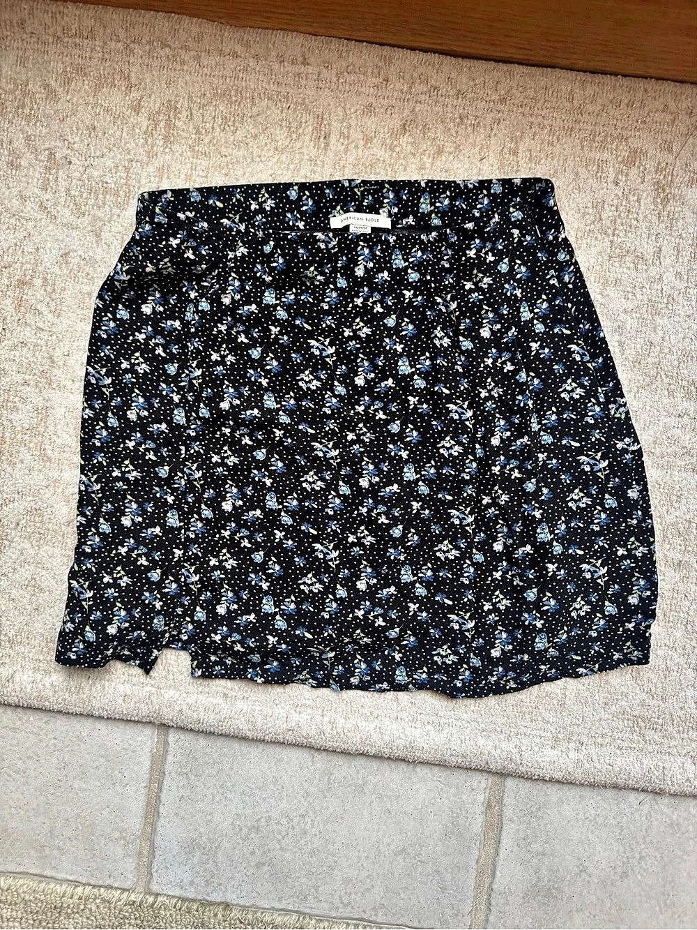 American Eagle AE Floral Slit Mini Skirt in Black & Blue